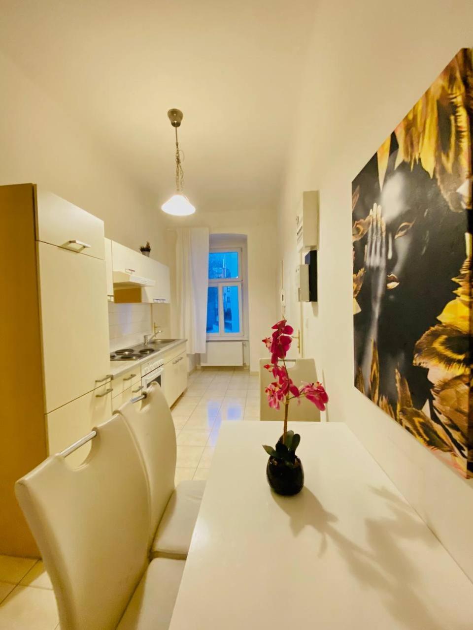Family Apartment Th8 8 Вена Экстерьер фото